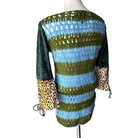 Vintage CUSTO BARCELONA Artistic Psychedelic
Print Velvet Top, Sz L (runs small) - Picture 4 of 13